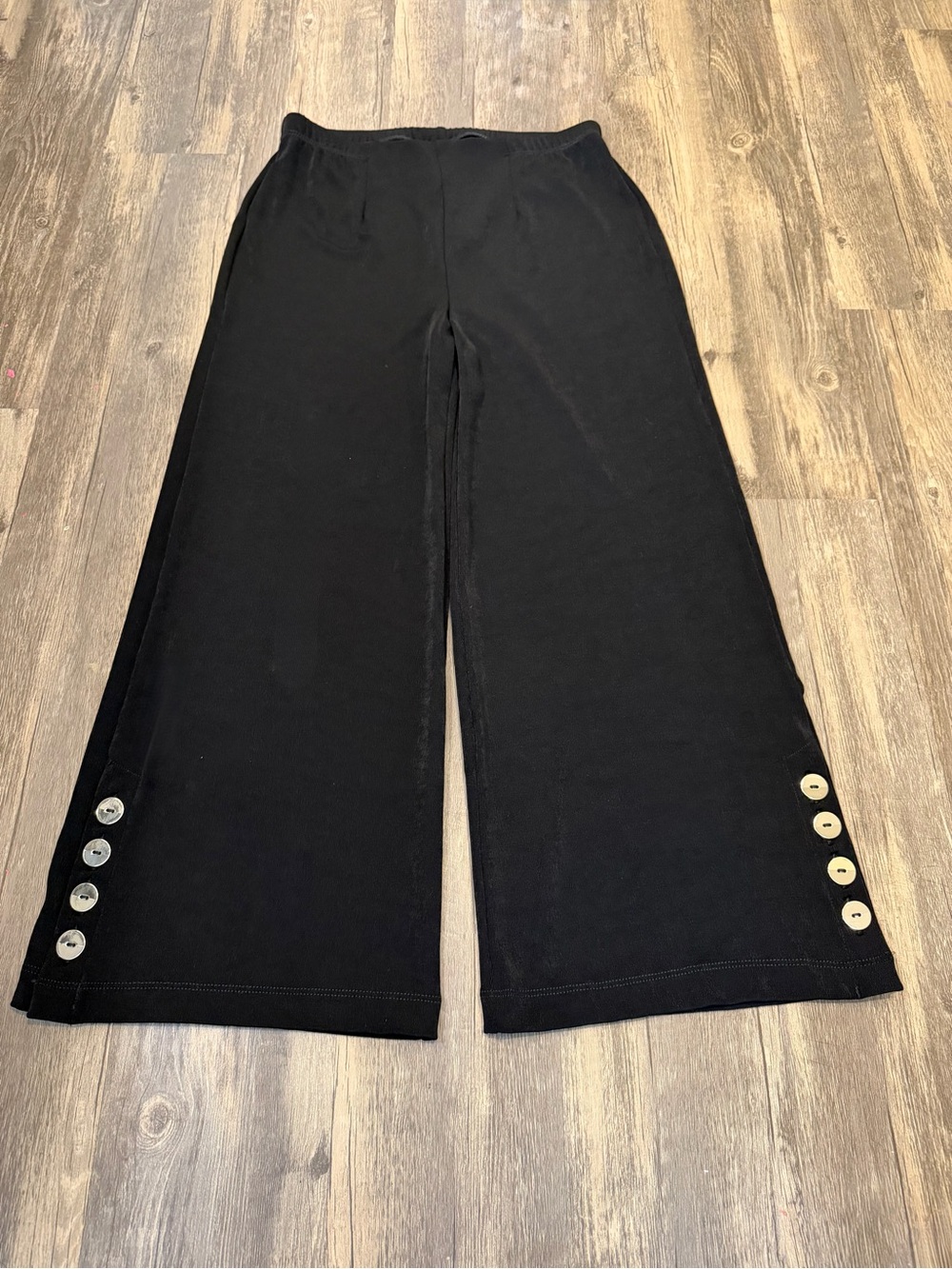 Chico’s Travelers Button Hem Crop Pants Wide Leg NWT Black Wrinkle Resistant